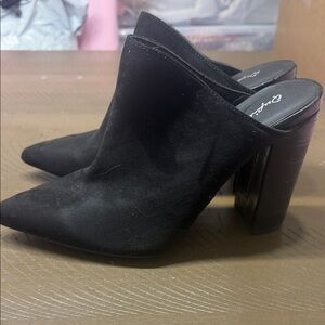 Qupid Black Pointed-Toe Mules